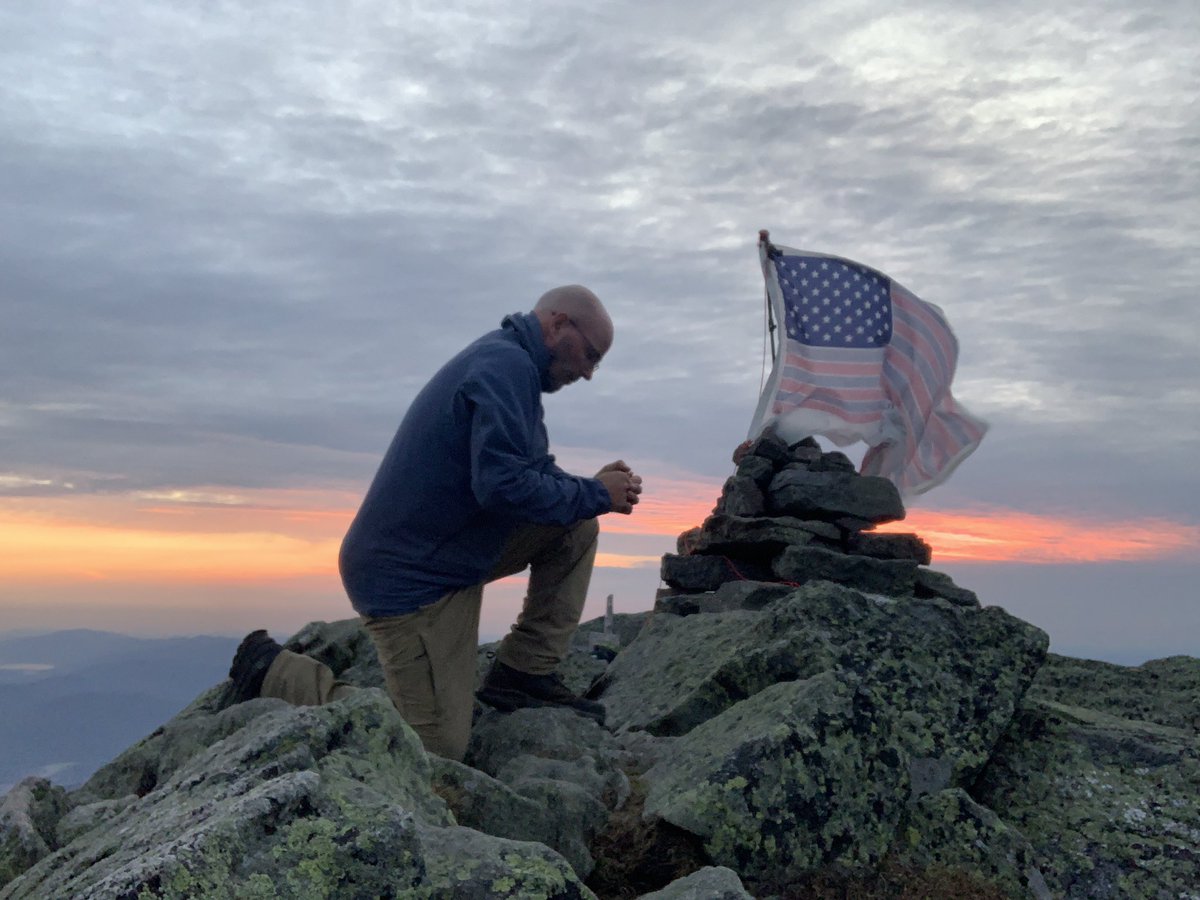 KenDoucette's tweet photo. Keeping the Wenkus Family and all families that lost a loved one on 9/11 in my thoughts with the Flag of Honor that has the names of all the heroes that lost their lives that day. #flagofhonor #flagsonthe48 #sunrise https://t.co/uuihU6KTZh