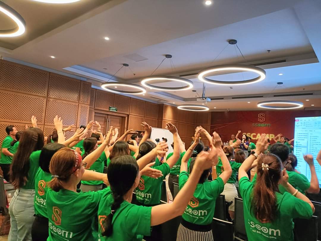 sscomvnn's tweet photo. Tôi yêu ssscom 
Môi trường yêu thương được làm việc với những con người tử tế. 
Ở đây không có sự phán xét. 
Đây là nơi tôi thuộc về
Chúc mừng tất cả các chiến binh, những nhà lãnh đạo xuất sắc đã hoàn thành khoá học 3 ngày tại Nha Trang
#sscom https://t.co/ueUBp71Cg4