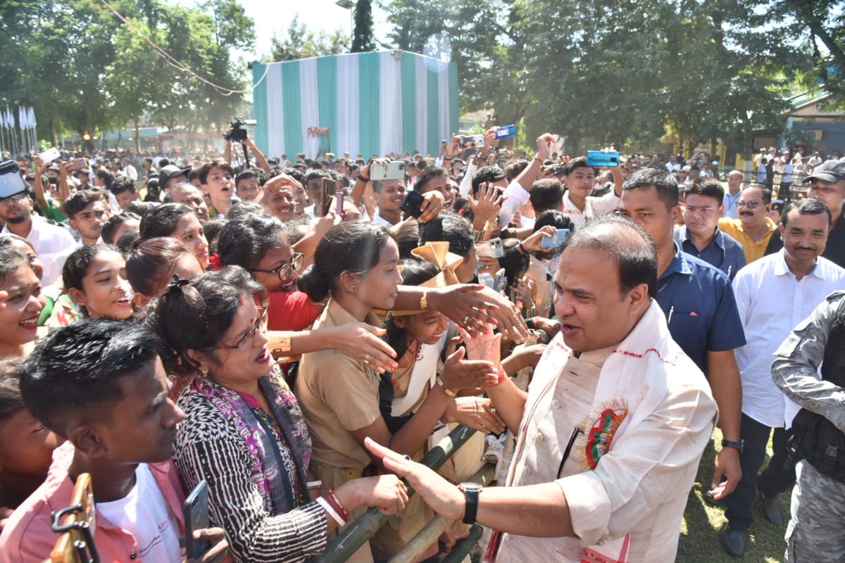 himantabiswa's tweet photo. Happy to attend the closing ceremony of golden jubilee celebration of prestigious Sonari College.

Glad that all universities in Assam are preparing to adopt new #NationalEducationPolicy from next year. Colleges will also roll out 4-year undergraduate courses from 2023 onwards. https://t.co/tj1WXPPltB