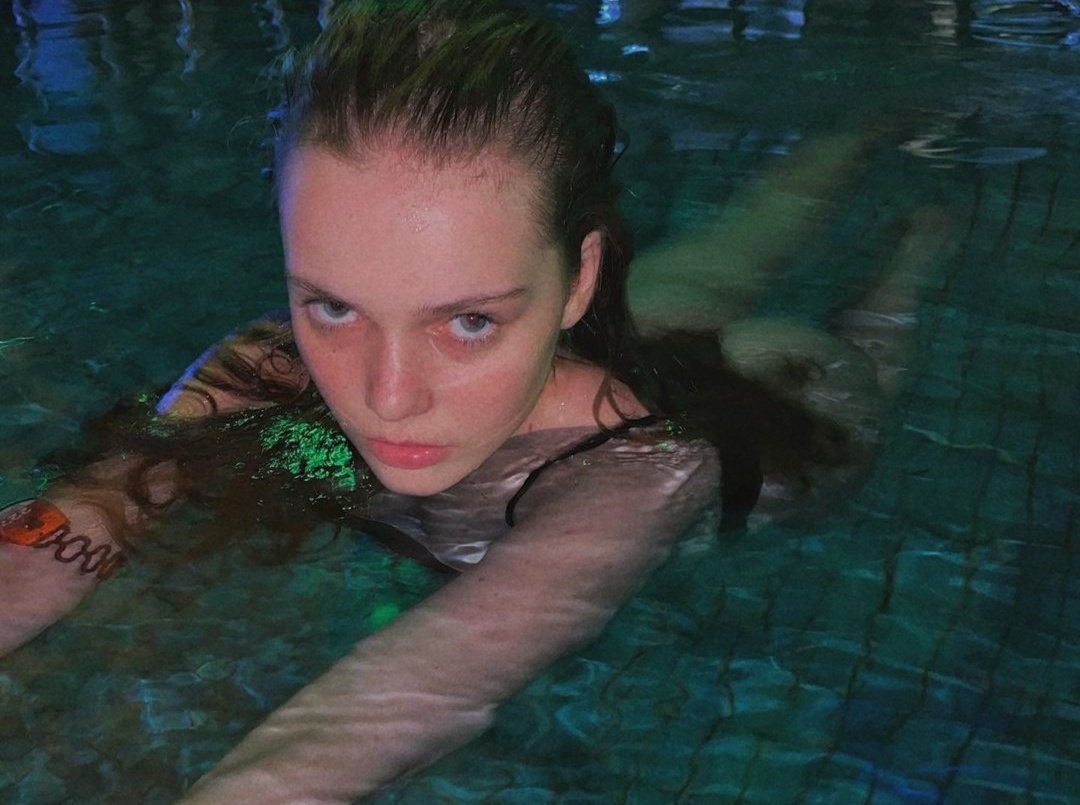 ☼; 𝓝𝓲𝓰𝓱𝓽 𝓼𝔀𝓲𝓶𝓼 𝓪𝓻𝓮 𝓪 𝓰𝓲𝓻𝓵'𝓼 𝓫𝓮𝓼𝓽 𝓯𝓻𝓲𝓮𝓷𝓭...

⠀                             #𝑆𝑒𝑑𝑢𝑐𝑡𝑖𝑣𝑒𝑆𝑢𝑛𝑑𝑎𝑦