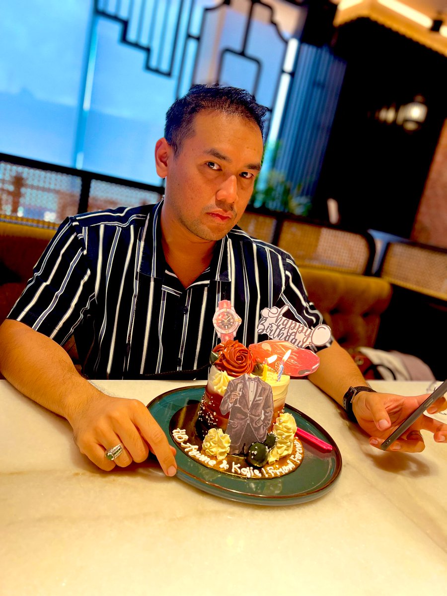 Happy Birthday to Me. Alhamdulillah for the tremendous year before. There’s always opportunity ahead. Just wait for me to explore.