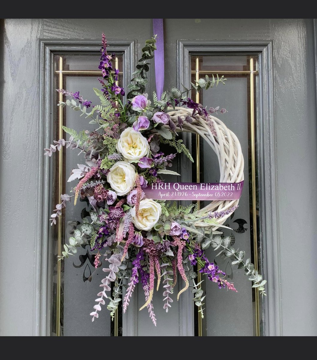 With the respect she has for the late Queen Elizabeth my friend who has also gone through the most traumatic loss recently losing her sole mate & life partner in a road traffic accident created this stunning door arrangement as a fitting tribute 💜 #QueenElizabeth #RoyalFamily