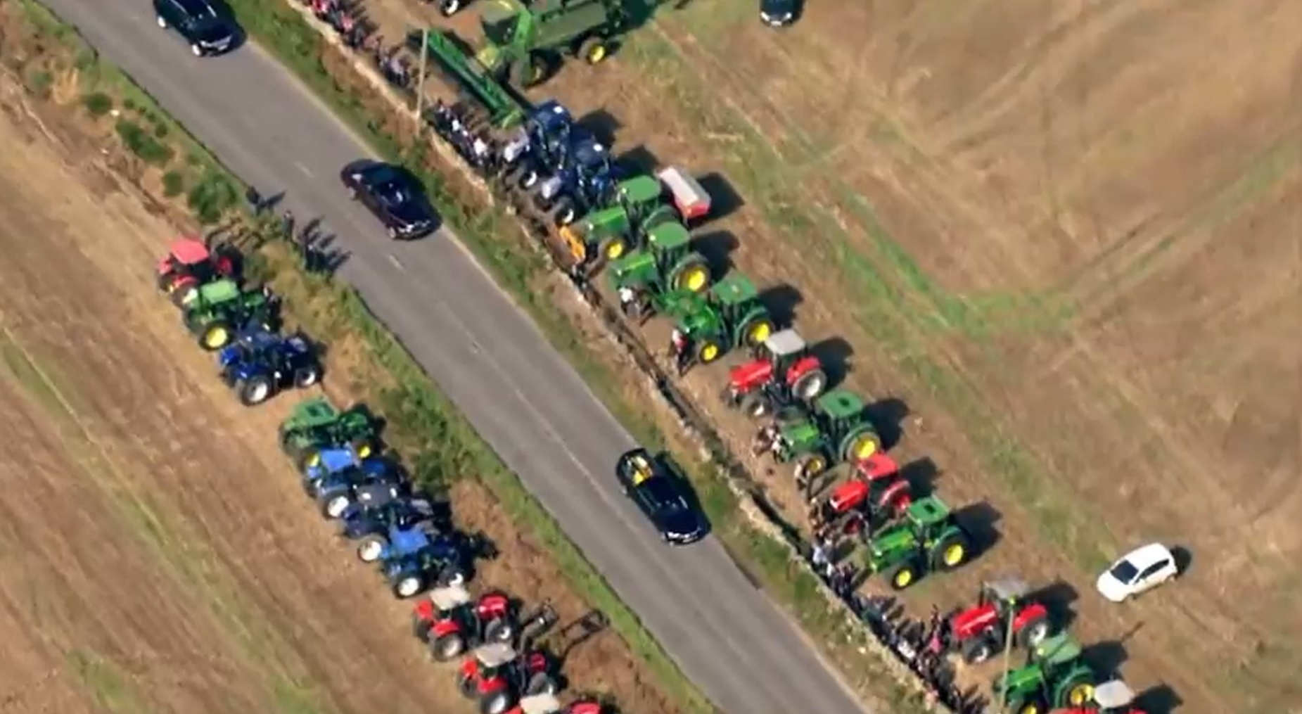 Elizabeth II News & Updates on Twitter "A guard of honour formed by