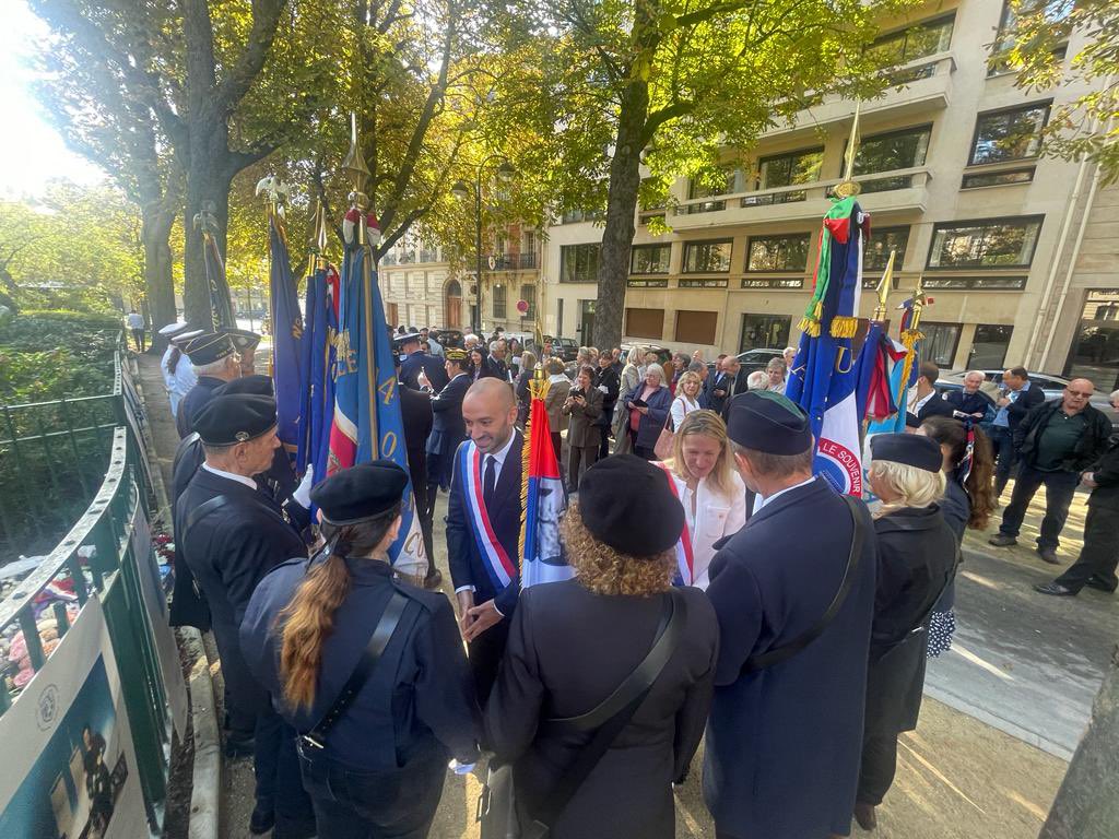 Avec <a href="/AstridPanosyan/">Astrid Panosyan-Bouvet</a> et les élus du #16 Place des Etats-Unis à la cérémonie de souvenir des attentats terroristes du 11 septembre 2001. 🇫🇷 🇺🇸