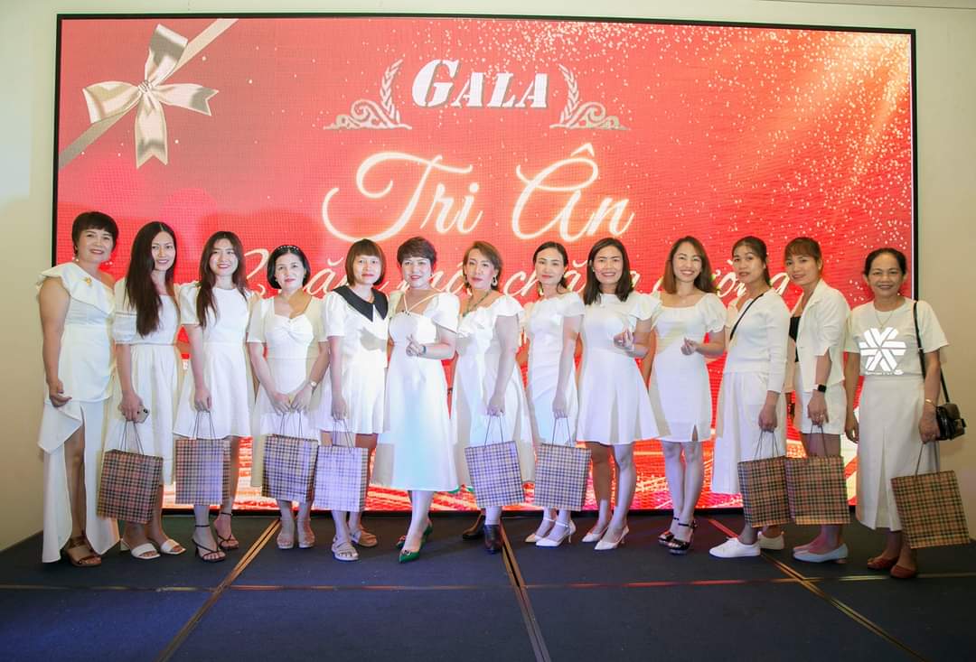 NgoBichHa3's tweet photo. Hành trình 2 năm của SScom đong đầy cảm xúc.

Tôi thấy mình thật đủ đầy khi có nhiều đồng đội đồng chí hướng, đồng tâm, đồng lòng...

Biết ơn những con người đã xuất hiện trên hành trình của mình

Mọi thứ bắt đầu!

#sscom
#sstraining https://t.co/l01Ct1nXEa