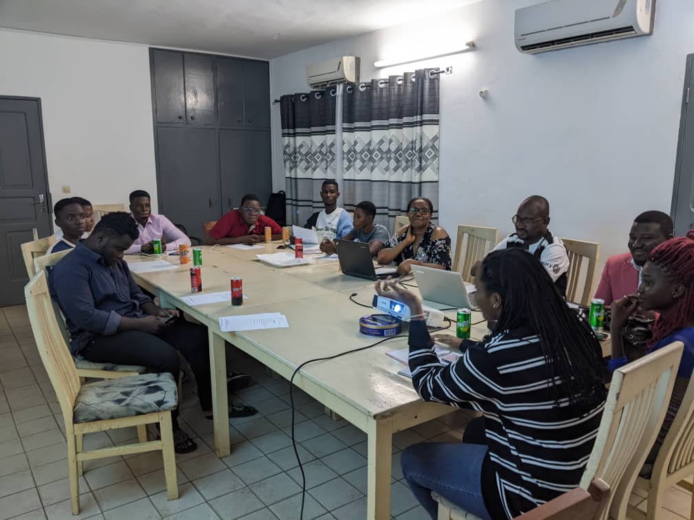 Interact9104's tweet photo. Yesterday, the Interact Club of Lomé Zénith had a training on the https://t.co/jjhQwb68nG website.

Formation du Club Interact de Lomé Zénith sur l'initiation au MonRotary qui a eu lieu lors de leur séance d'hier. https://t.co/9gOBoNNyWh