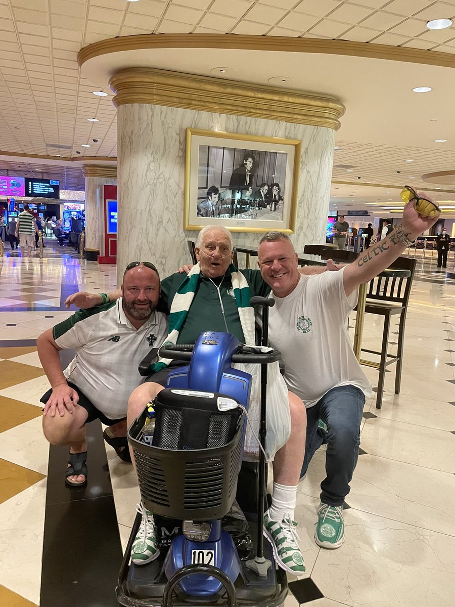 TxopenCup's tweet photo. @CelticFCSLO Always a gentleman talked with everyone who wanted to chat about Celtic FC. Had some good chats with him at Convention. This picture was taken at the last one just few months ago. RIP John YNWA @BrendanKeyes67 @KeyesProCoach https://t.co/cnEBmP8fnW