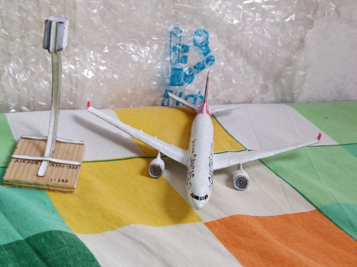Qantas A330-300
Made with paper and super glue
