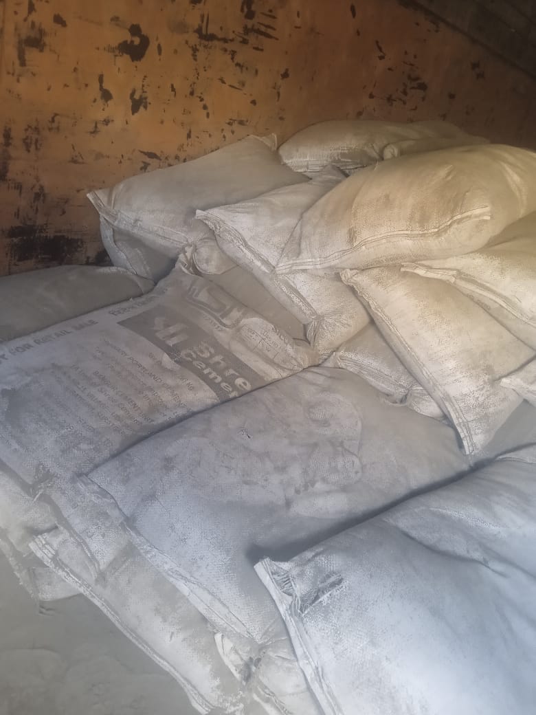 KargilPolice's tweet photo. Kgl Police seized a Truck at TCP Shilikchey on-way from Drass loaded with 200 bags of Cement illegally brought from GREF Camp Kharboo Drass to sell in market for private use and lodged FIR No 88/2022 u/s 409, 411 IPC at Police Station Kargil @lg_ladakh @IgpLadakh @AnayatAliIPS https://t.co/2CmEJfv58A