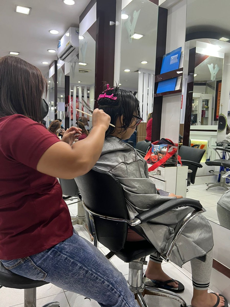 buncito's tweet photo. Salah satu momen favorit jadi bapak nganter genduk potong rambut 😍 https://t.co/UapDrnvPs3