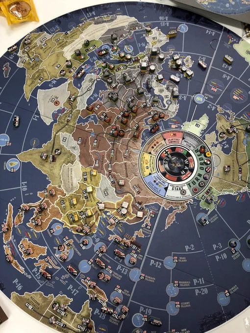 war room感想戦と読み合い結果の想定を議論するのが一番盛り上がる、やっぱり名作中の名作、イニアシチブとるためのコストの差がその後2、3の盤面をひっくり返すシビレ具合がとてもいい、イフの展開をためしていく楽しさは半端ない。 