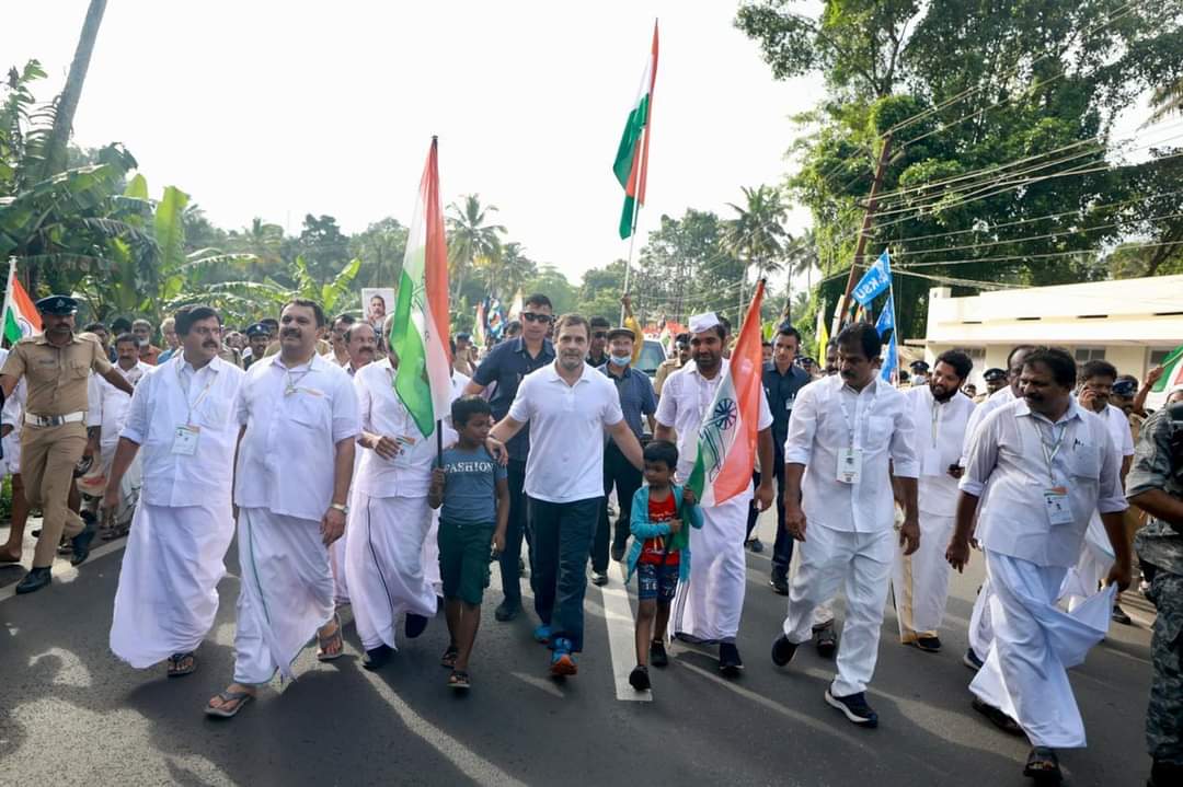 POONAMSINGH_STN's tweet photo. ममत्व,प्रेम और भाईचारा
यही संदेश हमारा...
#BharatJodoYatra 

@bharatjodo @RahulGandhi @digvijaya_28 @pcsharmainc https://t.co/Z0xvHoLXhi