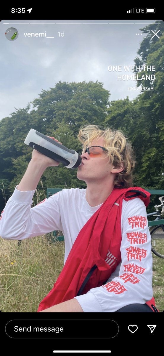 Guru_Jamie's tweet photo. Be like the Bower brothers.
When busy with your favourite activity, don’t forget to hydrate!
🚴🏼💧🎹💧
#JamieCampbellBower
#SamBower
#JamieBowerTreats
#Hydrate
😂 https://t.co/OA2kozWW3w