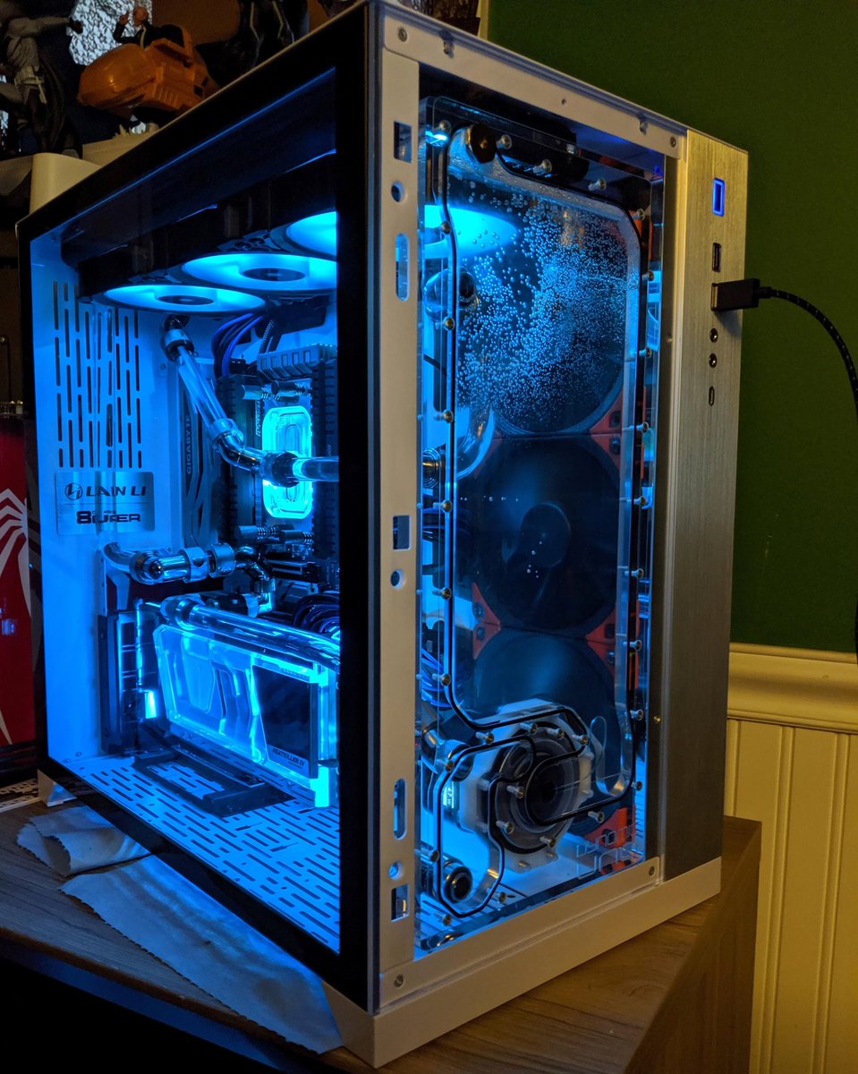 RadikultCustom's tweet photo. @ericsysmin Here is a picture of a customer that decided to remove the color border. It might not be the same case you have but it should give an idea of how it might look https://t.co/0TWnB7LvaM