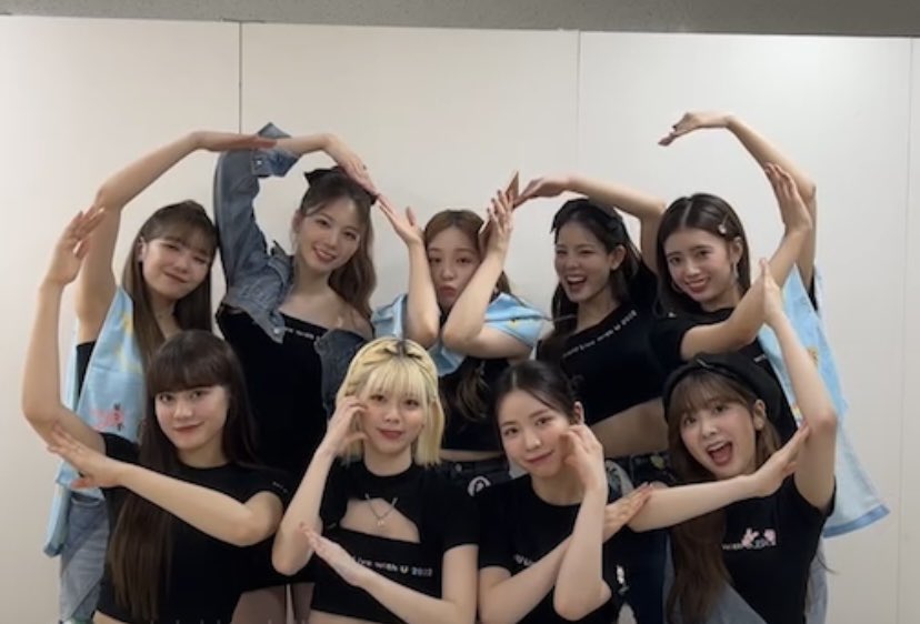 今日もおつかれさまです！！
ドーム当選しますように😍🙏