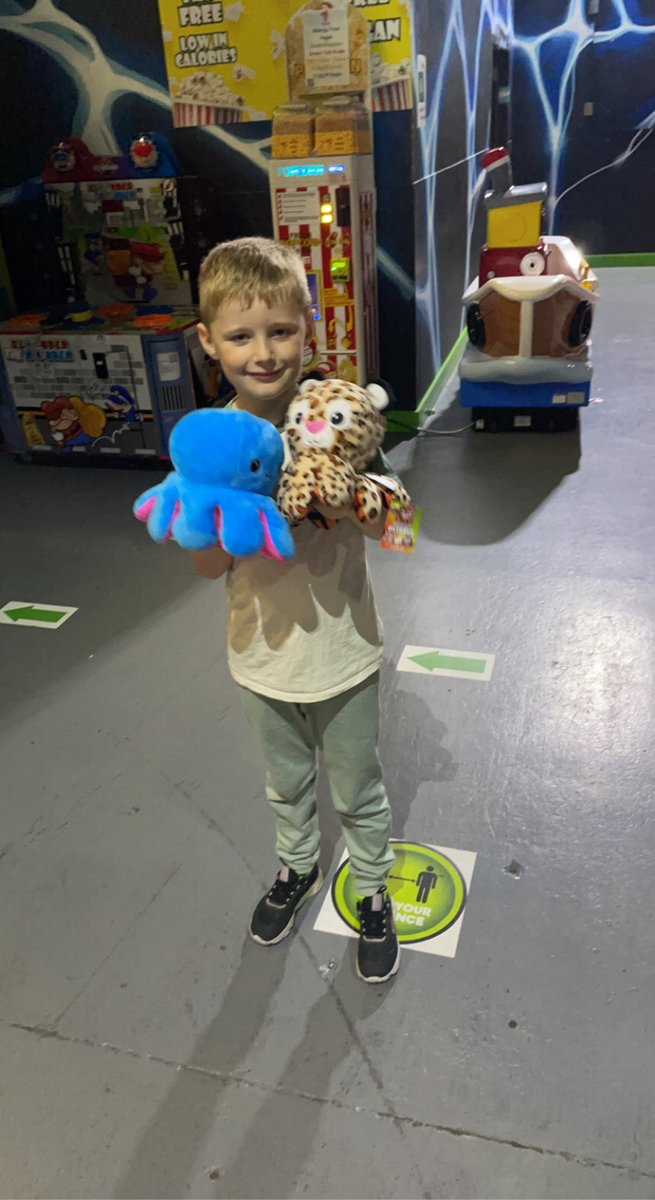 ReynoldsSam1's tweet photo. Just won 2 toys in one go on one of those grabbing machines, would like to dedicate this huge victory to Her Majesty the Queen x https://t.co/Joi1HXLJvO