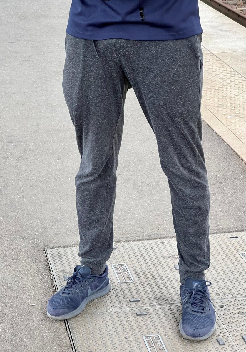 Sexy guys on Twitter "Nice bulge."