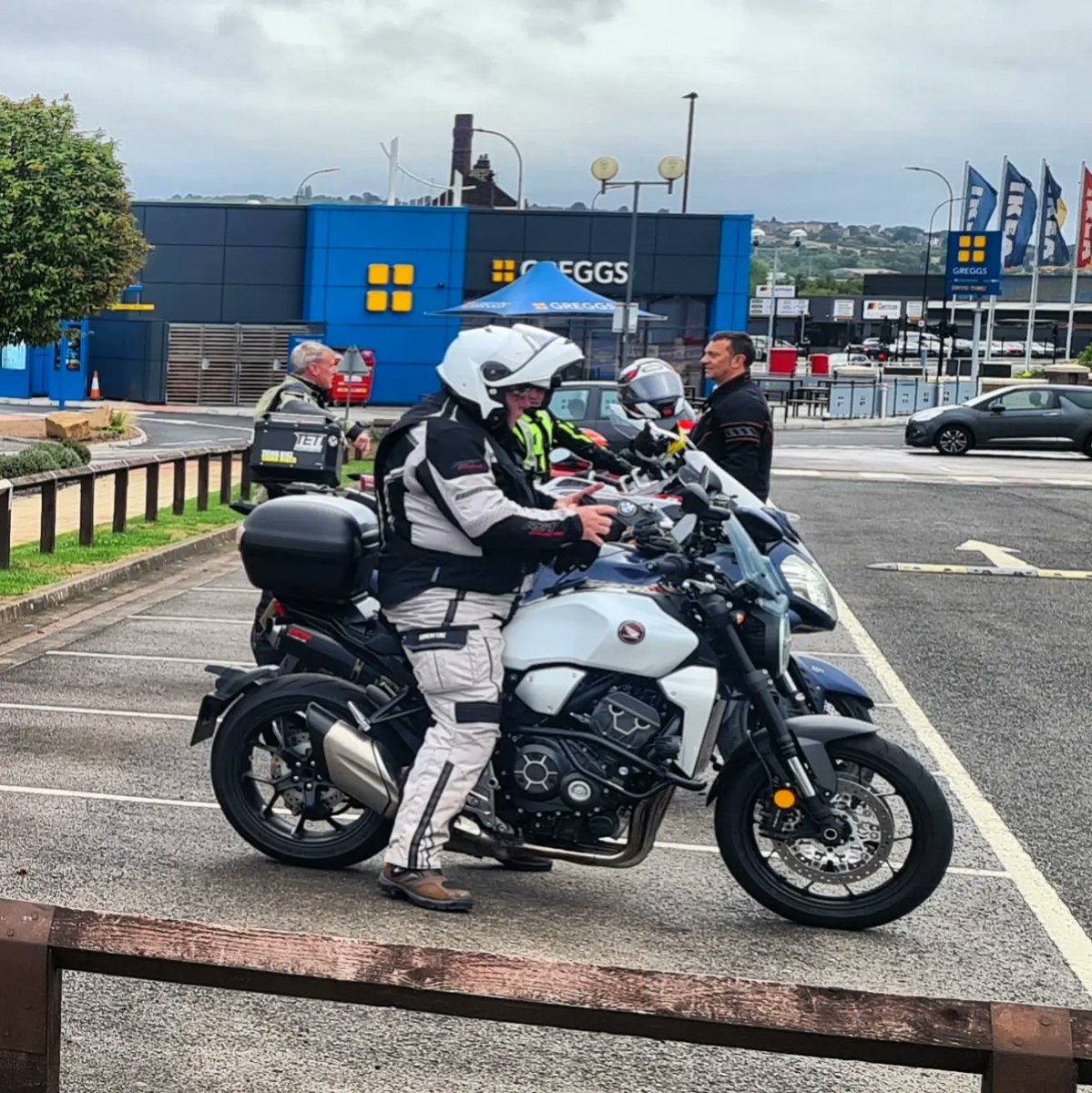 Sheff_IAMBike's tweet photo. Come Rain or shine...

#sheffieldadvancedmotorcyclists #sam #iamroadsmart #iam #IPSGA #advancedmotorcyclists #roadsafety #survivalskills #advancedskills #advancedtraining #roadcraft #observation #planning #advancedroadcraft #motorcycle #motorbike #motorcyclist #bikeclub #bikers https://t.co/PukNyldiQI