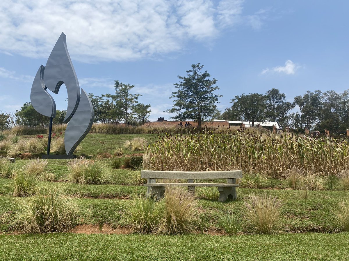 PMudakikwa's tweet photo. Le #JadinDeLaMemoire est un lien et une conversation permanente entre le passé, le présent et le futur. 

Il est composé de diverses sections qui symbolisent toutes, une étape importante dans le voyage du souvenir.

#GardenOfMemory https://t.co/7PFDgQpT9K