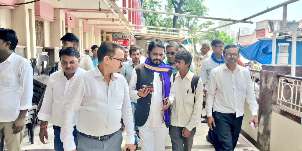 आज़ मुंबई के कांदिवली क्षेत्र में बड़ी तादाद में नए साथियों ने बहुजनहिर्दयसम्राट भाई चंद्रशेखर आज़ाद जी के नेतृत्व को स्वीकार कर आज़ाद समाज पार्टी को बहुजनों का विकल्प मानकर पार्टी में शामिल हुए. साथ ही जैसवार समाज के व अन्य समाज के तमाम साथी शामिल थे। जय भीम ।

<a href="/BhimArmyChief/">Chandra Shekhar Aazad</a>