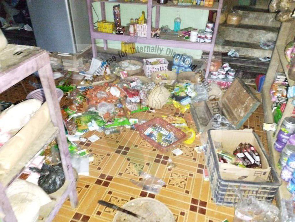 TTFR__Myanmar's tweet photo. SAC troops destroyed about 150 tonnes of rice which were going to donate to the refugees from ShweTaung village, Gangaw tsp where the residential properties had been burnt down by the troops. #2022Sept11Coup #AcceptNUGRejectMilitary #WhatsHappeningInMyanmar https://t.co/EP5v2MaPGA