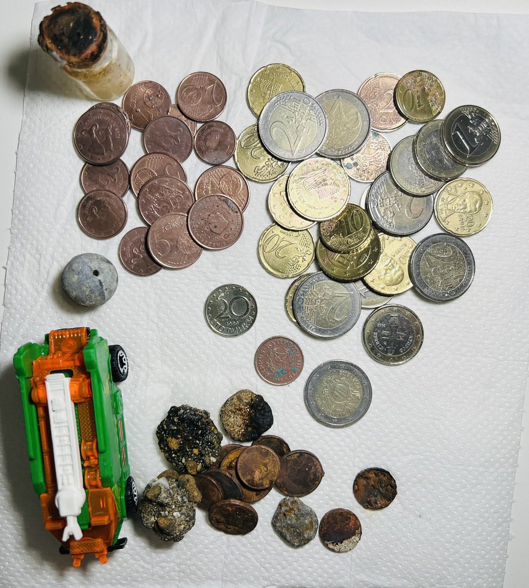 detectoristscy's tweet image. Not bad for a couple of hours beach hunt. The #noktamakrosimplex SP24 is a coin magnet!
#metaldetectoristscyprus #metaldetectoristscy #metaldetecting #cyprus