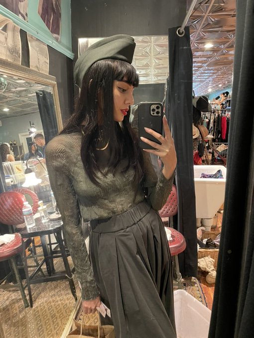 all of these little hats look so cute on me https://t.co/JdvCUPyqtg