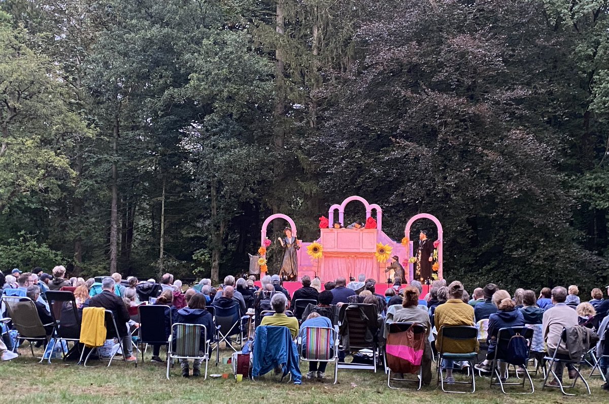 Gisterenavond openluchttheater! Het Engelse gezelschap “Illyria” heeft voor de 20!ste keer op landgoed Schovenhorst opgetreden! En volgend jaar weer! 💃🕺