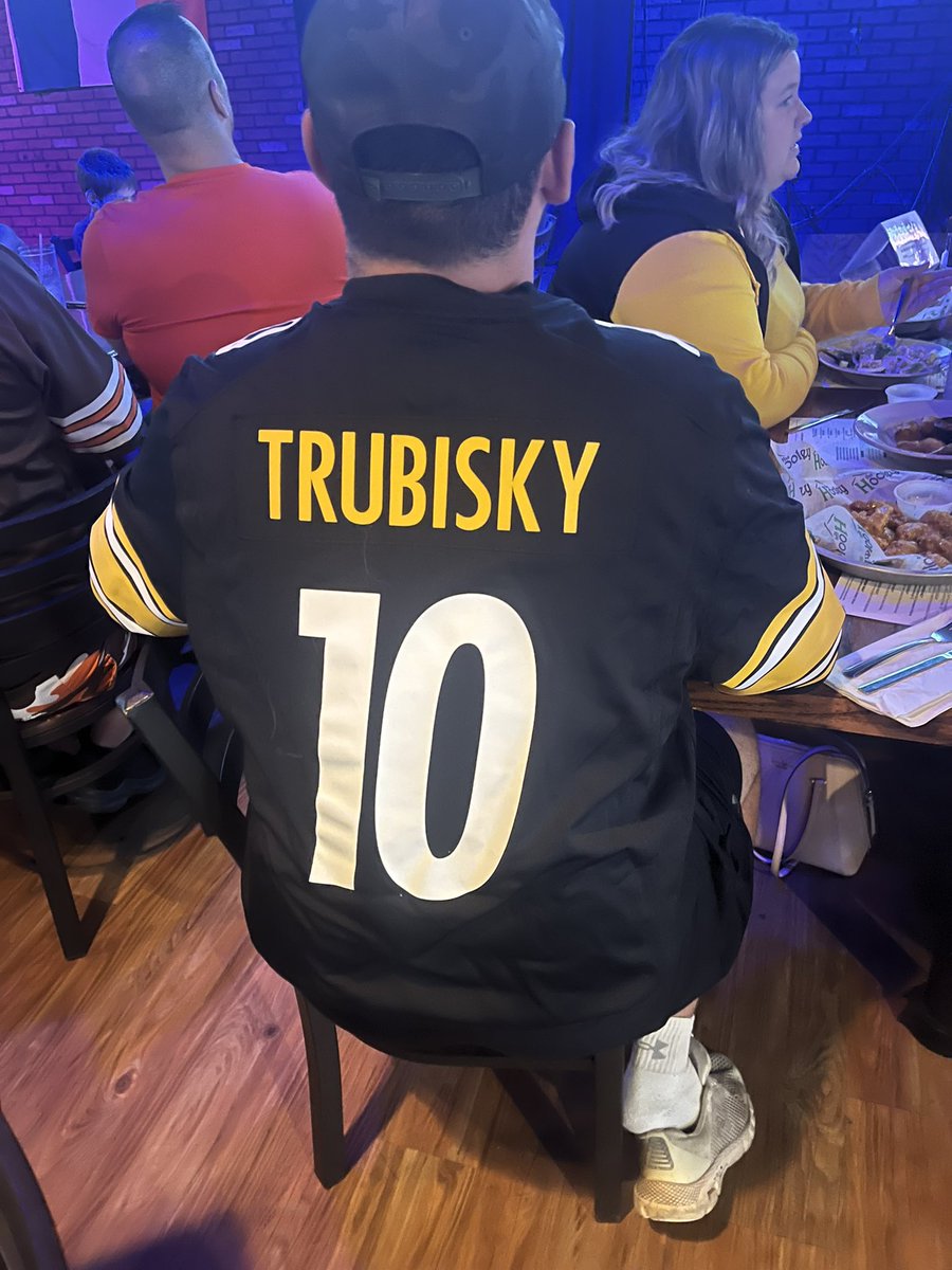 jsproinsider's tweet photo. Anthony Marcelli of Painesville is in the house. He is a Steelers fan. @MentorRedline https://t.co/PA2ekVx4ks