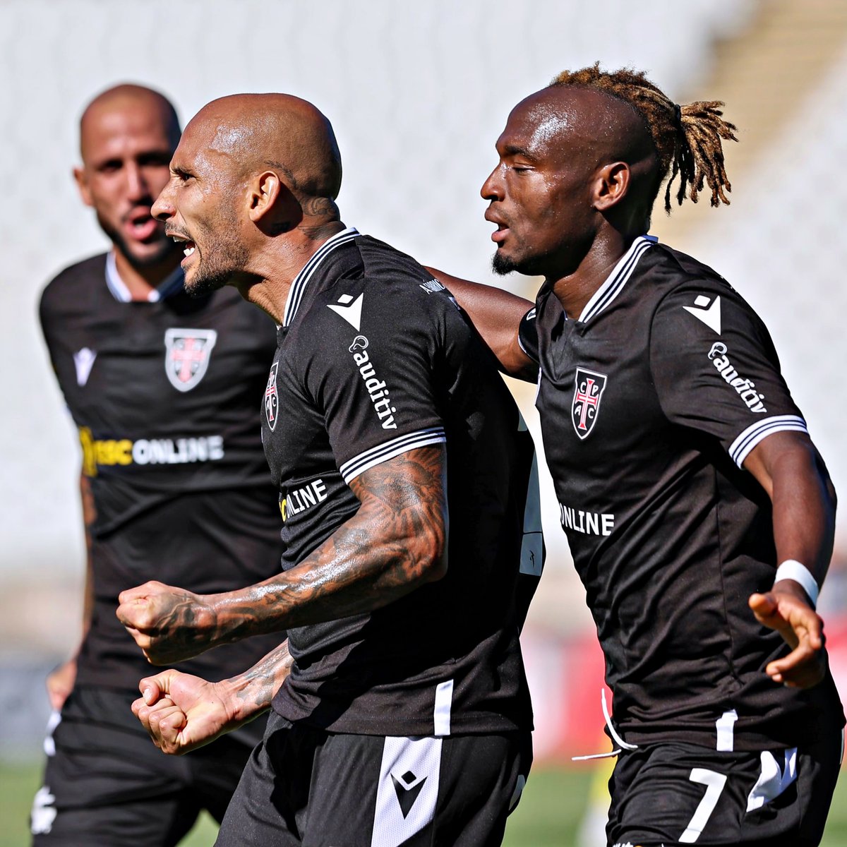 O início de campeonato do recém-promovido Casa Pia: 

▫️ 3V e 2E em 6 jogos, só perdeu com o Benfica
▫️ Melhor defesa (3 golos sofridos), a par de Benfica e Braga
▫️ 5.º lugar à condição

Equipa revelação? 👀