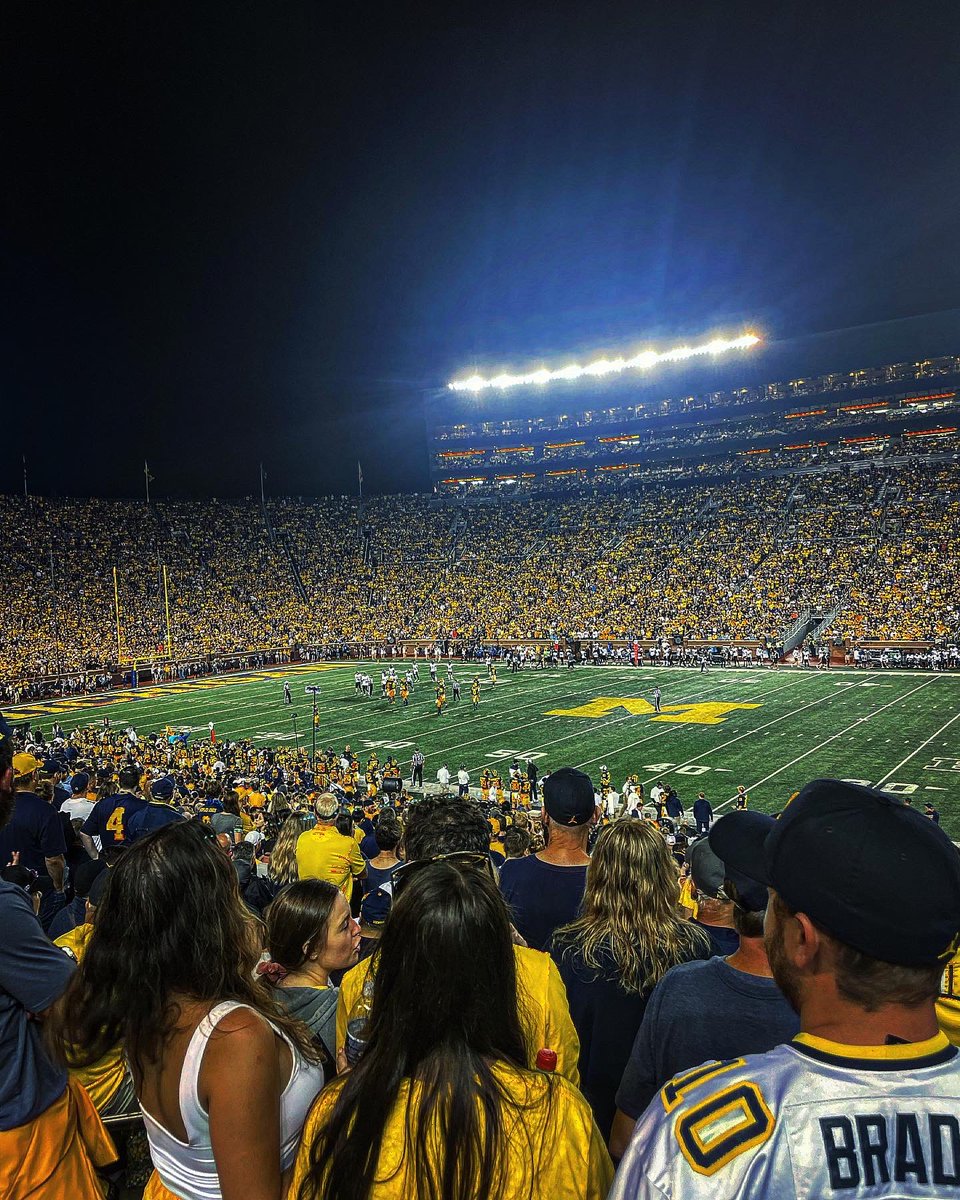 JacksonShriver's tweet photo. Showed the parents around Ann Arbor this weekend and capped it off with a night game at the Big House #GoBlue https://t.co/eY5okebJsi