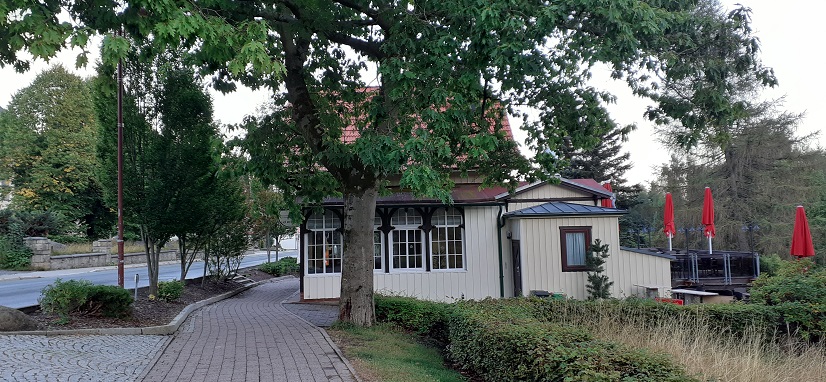schreiber1976's tweet photo. #Hungrig ist Wanderer Micha aus #Sachsen! 🤭 Im Café am #Kurpark, das als #Restaurant warme Küche anbietet, wurde er nie enttäuscht. 👌Friendly Personal, üppige Portionen 🫕🍳🥗🍲Franziskaner #Weißbier auf #Freisitz. 🍺 #Schierke an der Brockenstraße #Harz nur Donnerstag Ruhetag! https://t.co/5vcPQPtgMt