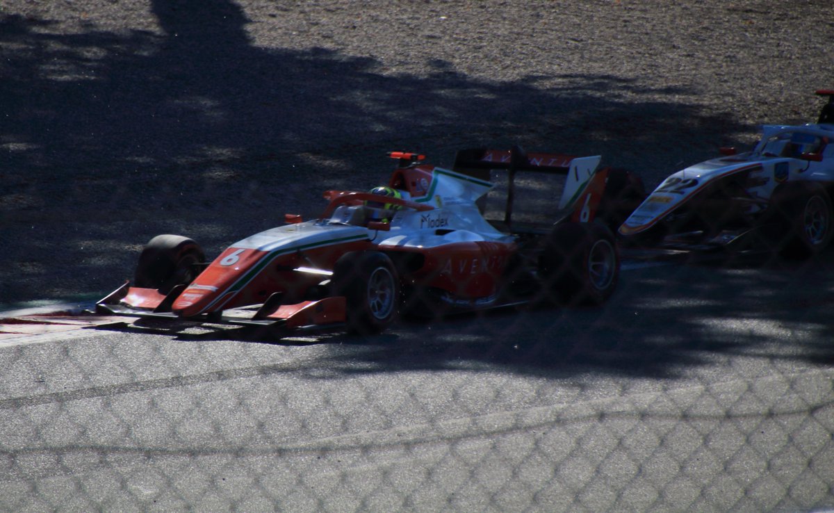 ira_diurna5's tweet image. Ollie Bearman leads Martì during the sprint race on Saturday in Monza