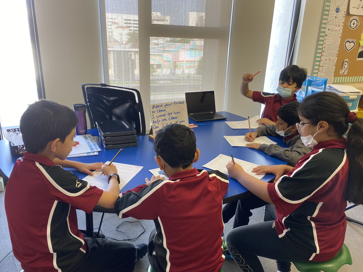 jucas34's tweet photo. Enjoying guided reading time. #guidedreading #greatdiscussions https://t.co/yoffK3YtfO