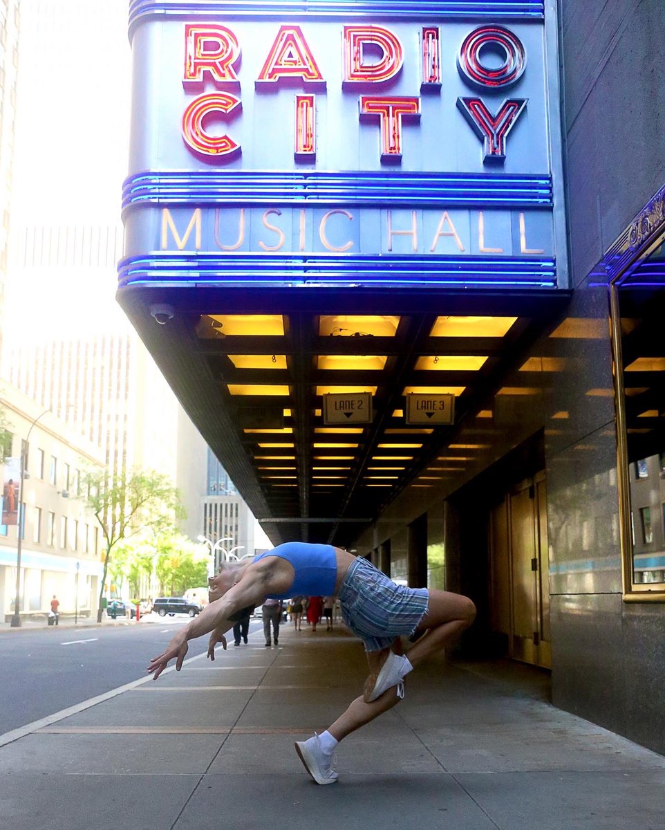 Season ✌🏼

BEYOND thrilled to be back on The Great Stage for my second season with The Radio City Christmas Spectacular! Come join us at the Hall this holiday season! More specific deets on the schedule/shows to come! 🎄💛
