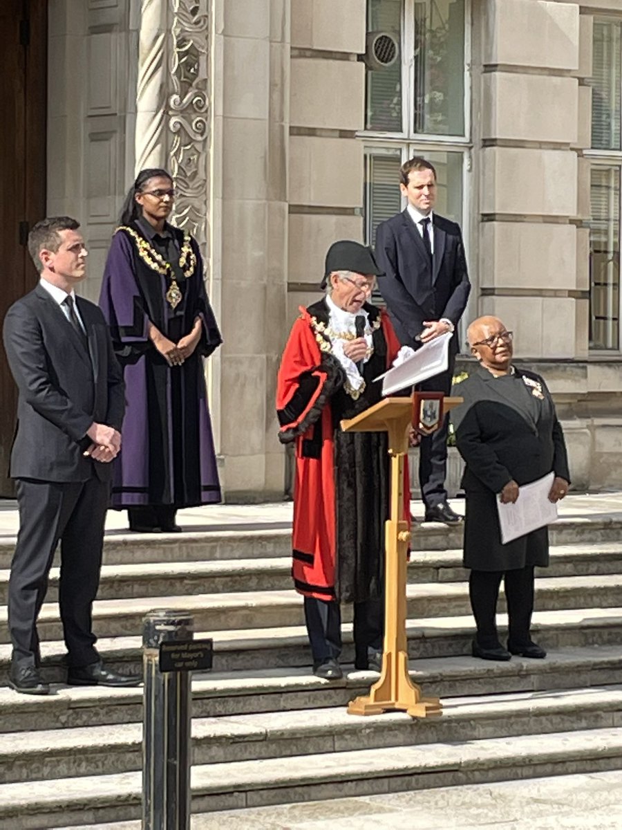 johnkiddle's tweet photo. Great privilege to attend the reading of the Proclamation at Wandsworth Town Hall this afternoon 
by @WandsworthMayor , good to meet with so many civic and community leaders from across this great borough @wandbc @MarshadeCordova @DrRosena 
#GodSaveTheKing https://t.co/vWcHPDhD4F