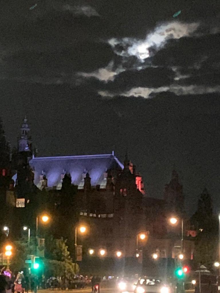headteach's tweet photo. #shinewalk Glasgow last night for Cancer Research ♥️ https://t.co/J0cT9bDEEn