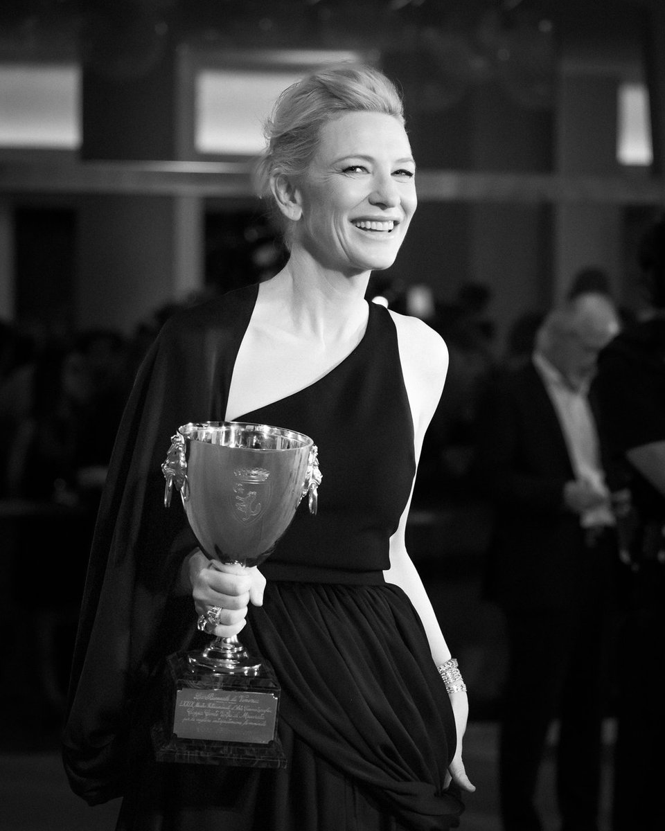 piermarcomenini's tweet photo. 𝘾𝙖𝙩𝙚 𝘽𝙡𝙖𝙣𝙘𝙝𝙚𝙩𝙩

🎞 Attrice/Actress
🏆 Coppa Volpi
➖️
© Piermarco Menini 📸
79th Venice Film Festival
➖️ https://t.co/6MDlXvKAhR