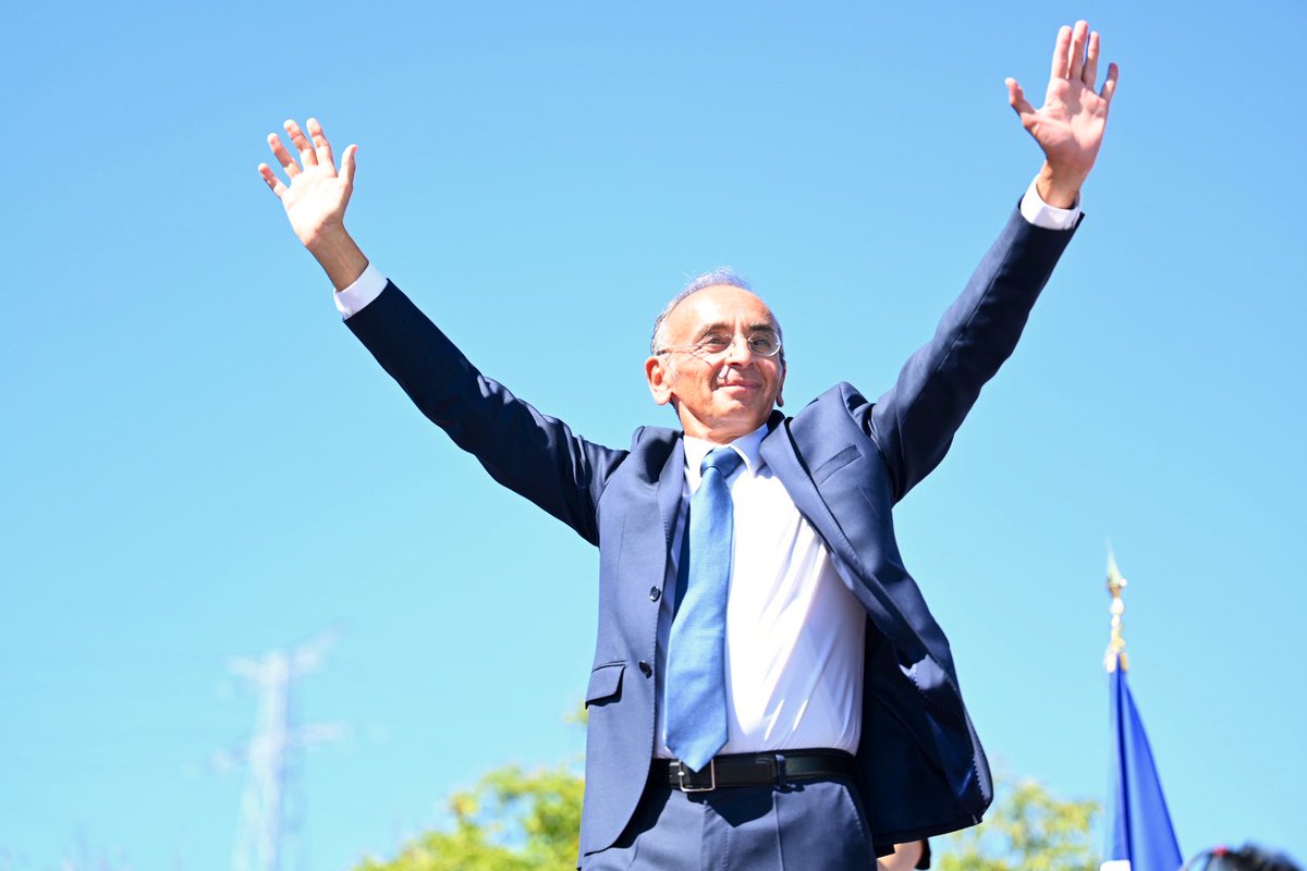 Reconquete_off's tweet photo. Vous étiez 7 000 aujourd’hui dans le Var au côté d’Éric Zemmour. 

#MeetingZemmour https://t.co/yQUWHeRKl0