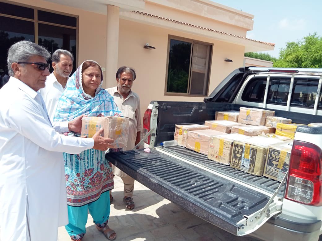 Handing over medication supplies to District Health Officer, Dr. Rukhsana in Saifabad, for flood impacted people. 

#BalochistanFloods2022