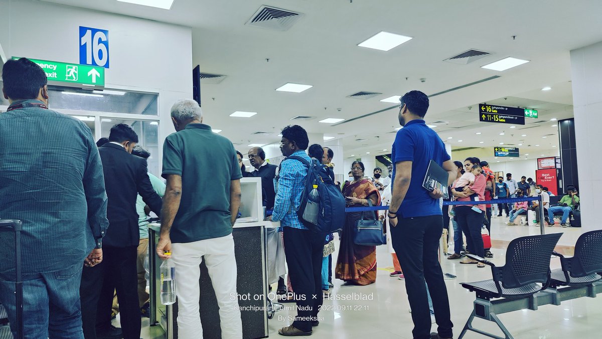 SameekshaSahai's tweet photo. What's happening @flyspicejet ?
The boarding was supposed to be completed by 9:40pm and here I am at 10:12pm, with the majority of the boarding yet to be completed. The boarding started after 10pm for a flight which was scheduled to depart at 10!
Still waiting to be boarded SG612 https://t.co/EddtxqJdIr