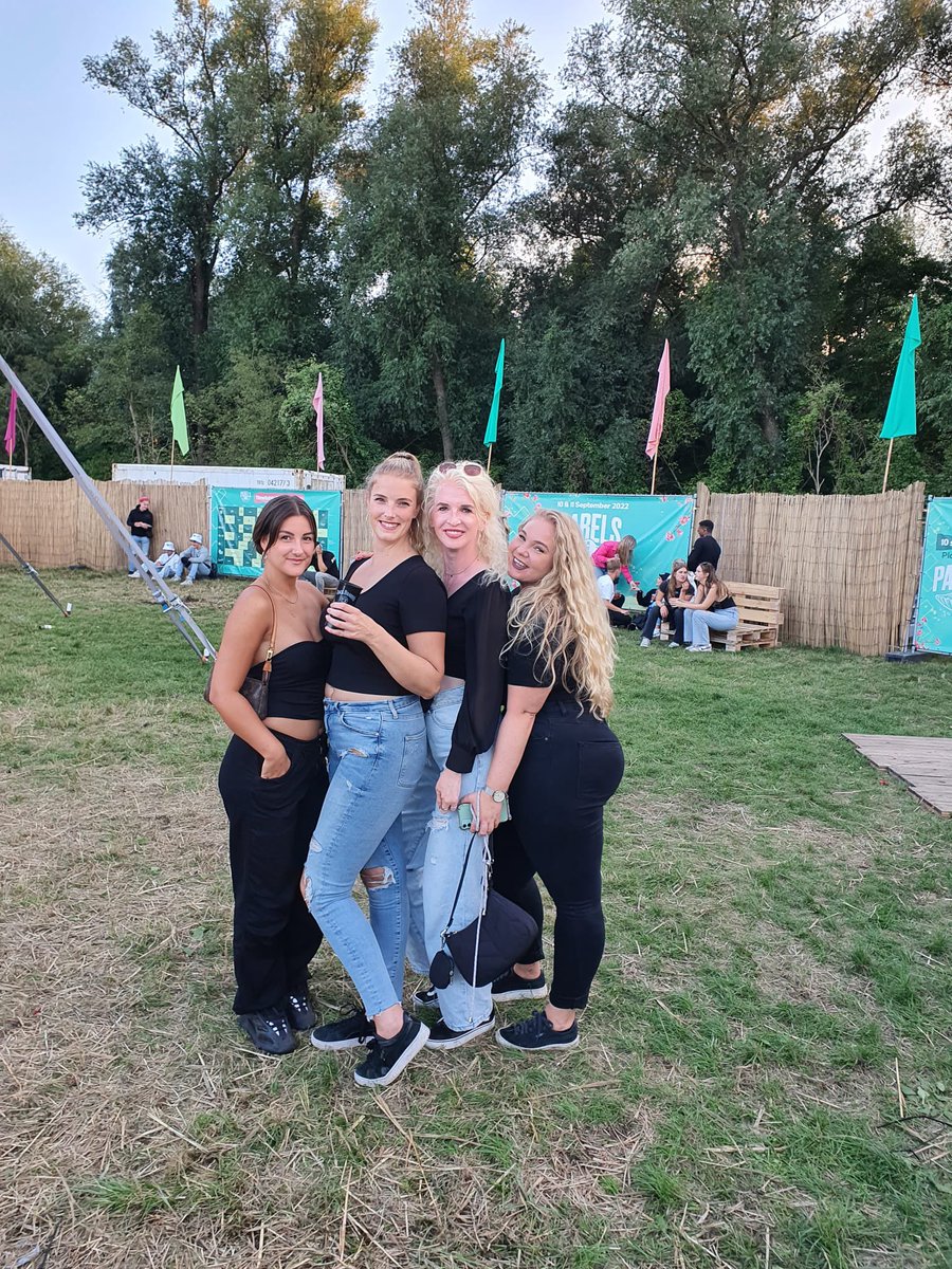 _Innerworld__'s tweet image. Dat was best leuk gisteren met m’n girlies #parelsvandestad #pvds #Amsterdam #zomerafsluiter