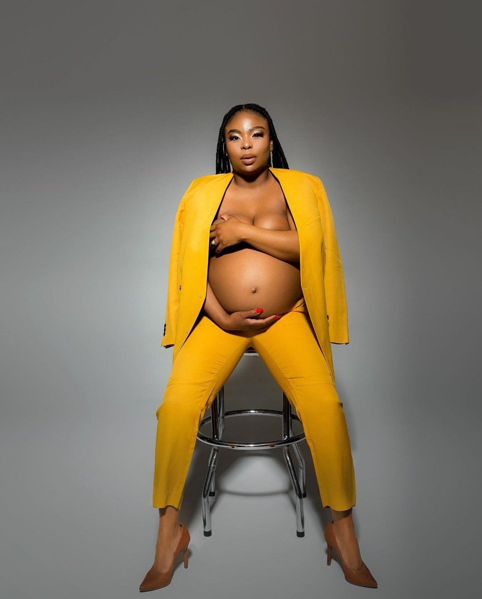 LesMph's tweet photo. Just here to post my wife when she was pregnant with #Agang.

Thanks bye! https://t.co/1QnJlXwpfE