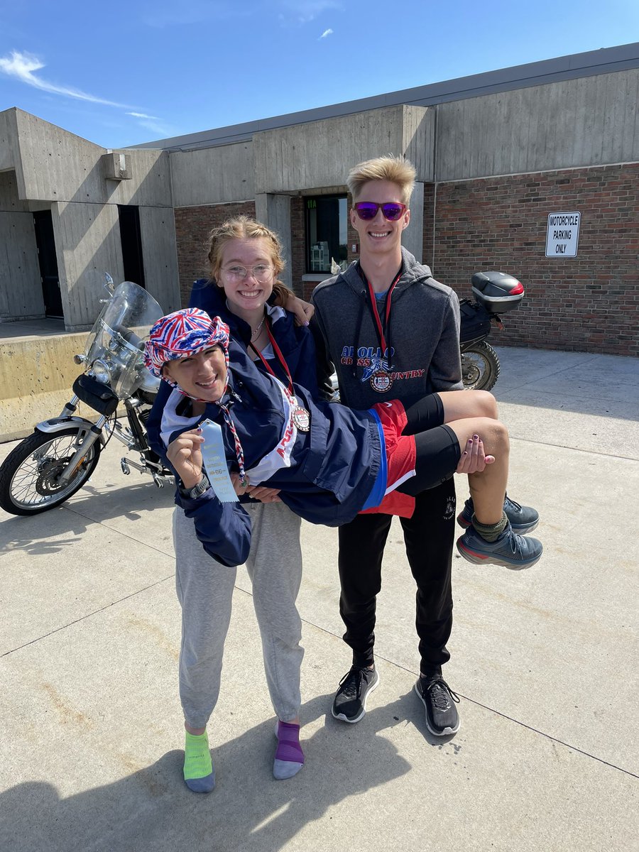 apollo_xc's tweet photo. This team just clicks. It is amazing that how close they are and how much fun everyone is having! #OneBigFam #Here4EachOther https://t.co/s5K1eLMk7R