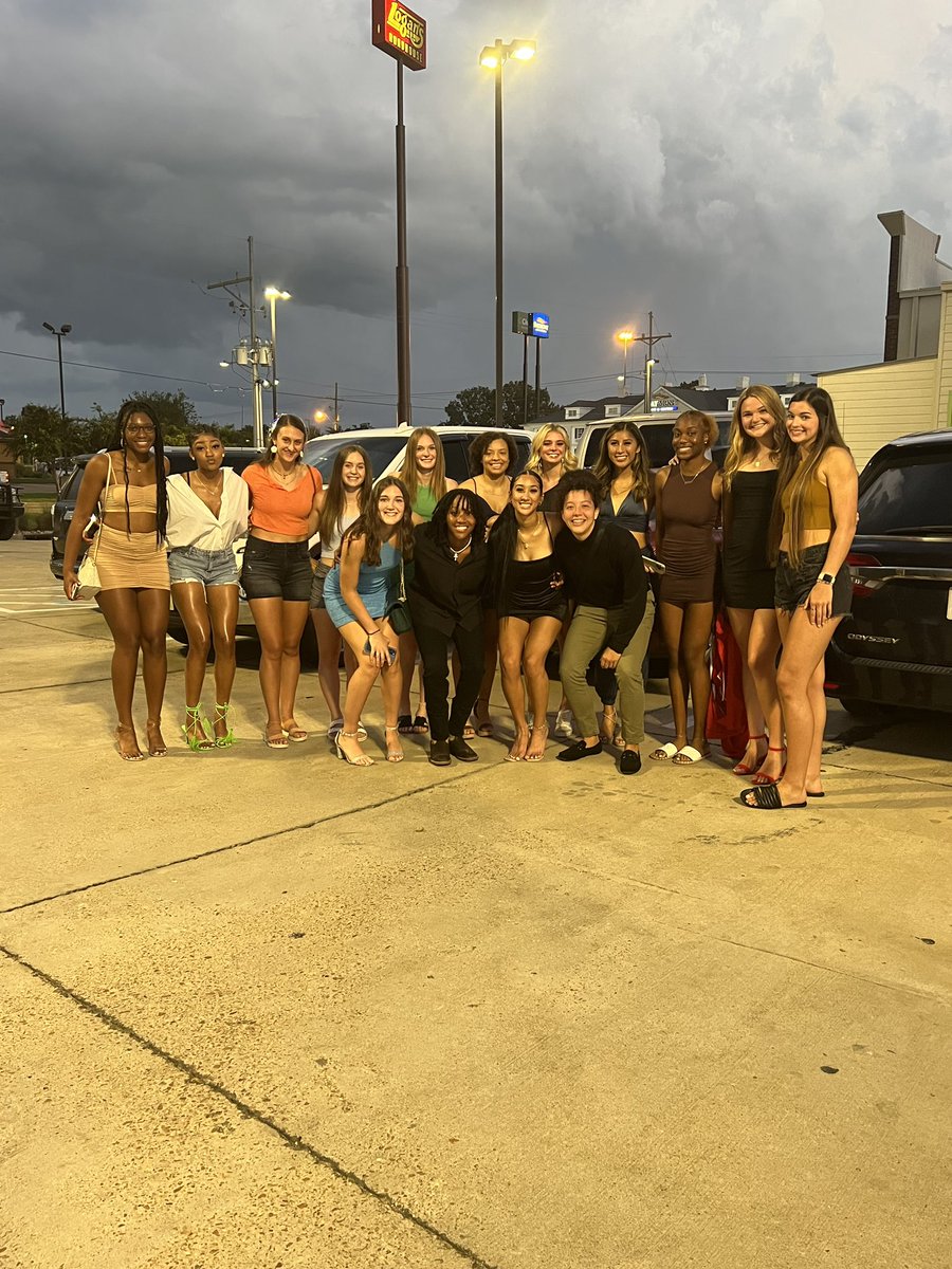kierhudson's tweet photo. definitely the best birthday yet! love these girls 🤍🤍 https://t.co/AywkHYGHbz