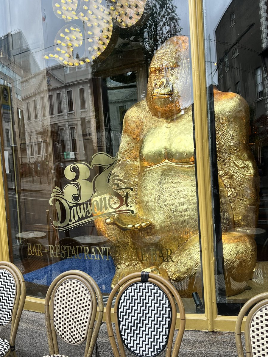 Walking in Dublin and saw this beauty….. it’s a sign for tomorrow ? #AMC #APE
