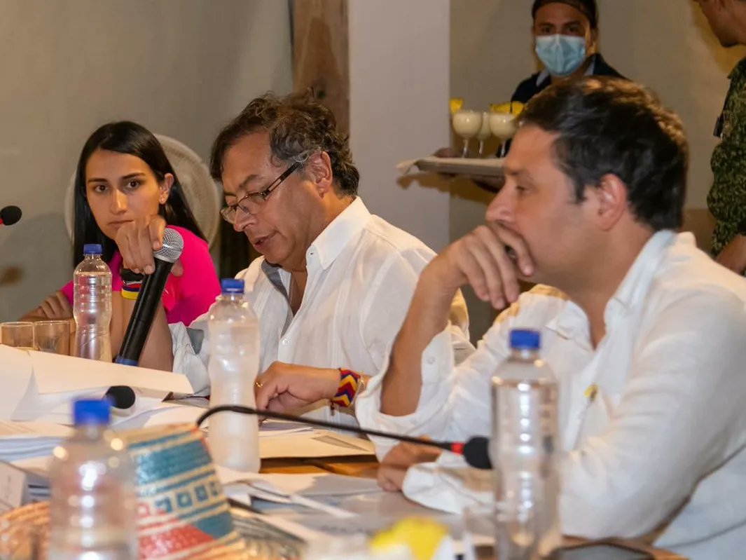 MinInterior's tweet photo. Junto al Presidente @petrogustavo y todo el equipo de Gobierno, el Ministro @alfonsoprada participó durante 2 días de un Consejo Extraordinario de Ministros en #LaGuajira, para analizar el Presupuesto General de la Nación y las prioridades en materia de inversión.
#EsTrabajando https://t.co/Ai8xsATJ6i