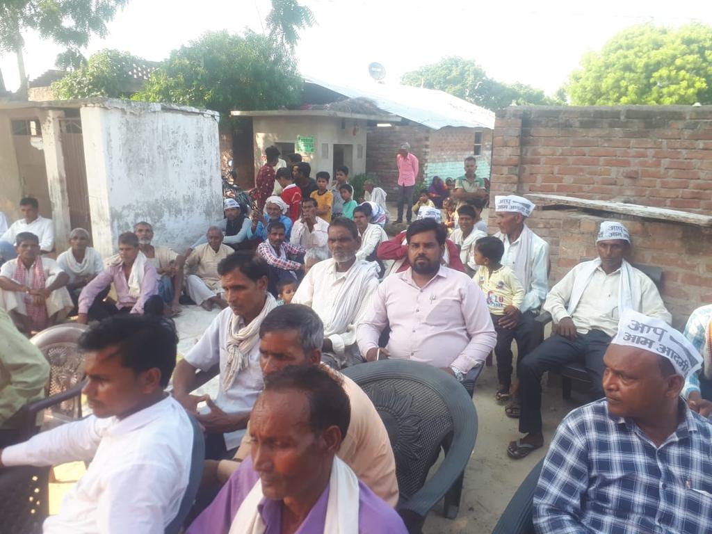 saurabh_ku1's tweet image. औरैया के बरुआ ग्राम में आम आदमी पार्टी के जिलाध्यक्ष  धरवेंद्र सिंह कुशवाह की मौजूदगी में 100 से ज्यादा लोगो ने पार्टी की सदस्यता प्राप्त की, जिसमे जिला महासचिव @saurabh_ku1 , दुष्यंत सिंह राजपूत और पार्टी के अन्य साथी मौजूद रहे।
@AAPUttarPradesh 
@SanjayAzadSln 
@DrHChaudhary