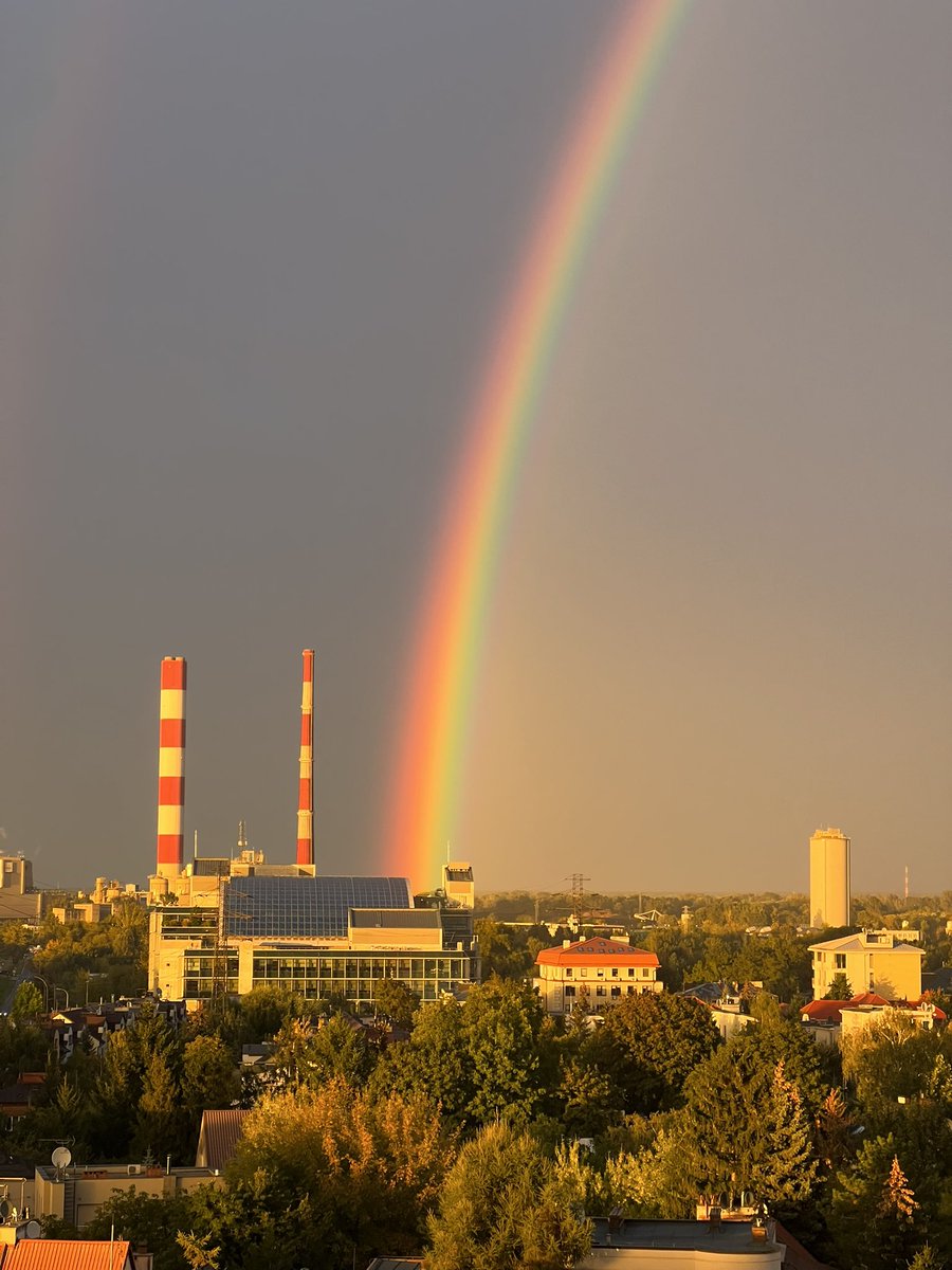 Centralnie z budynku #discovery. Nie ma przypadków, zgodzisz się <a href="/JKowalski_posel/">Janusz Kowalski 🇵🇱</a> ?? 😂😂😂😂