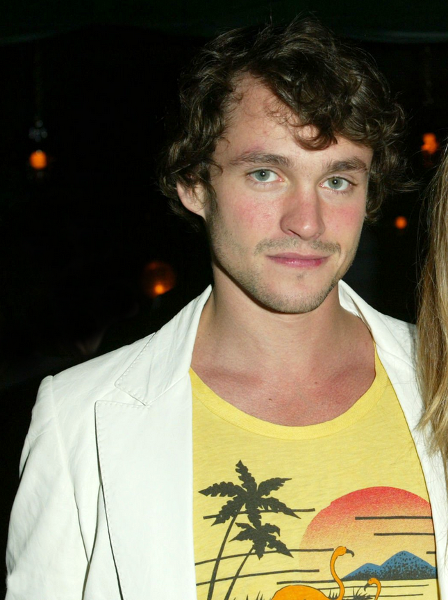 anselmo_art's tweet photo. Hugh rocking his fave yellow shirt at the Linda Wells Allure Dinner 2004 ! He loves it so much that he also wears it as Grigg in ‘The Jane Austen Book Club’ in 2007. Does this mean Hugh actually is Grigg ?...💛🧡📚🦩
#HughDancy #Grigg #JaneAustenBookClub https://t.co/W0YAcOcmtm